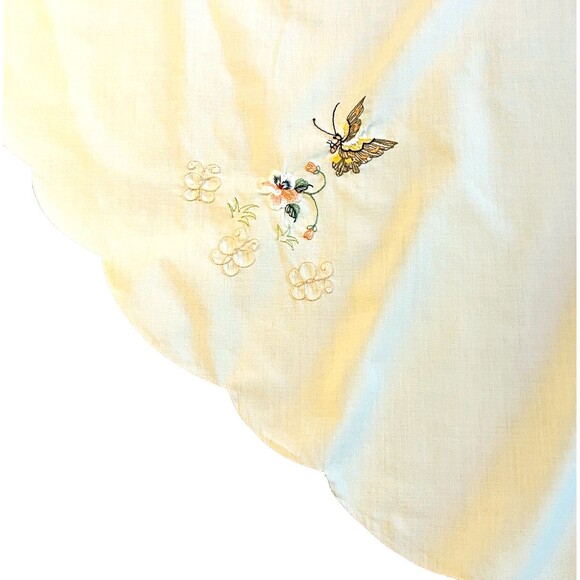 VTG Embroidered Ivory Oval Tablecloth Butterflies Flowers Cotton Linen 62"x 96" - Picture 8 of 16
